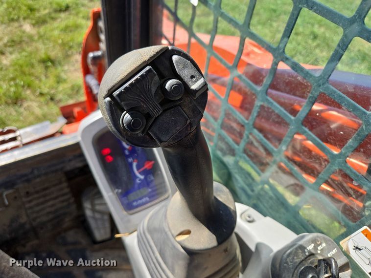 image for item DY1342 Kubota SVL 75-2 tracked skid steer loader