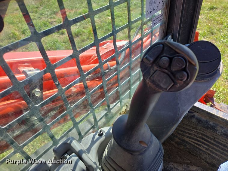 image for item DY1342 Kubota SVL 75-2 tracked skid steer loader