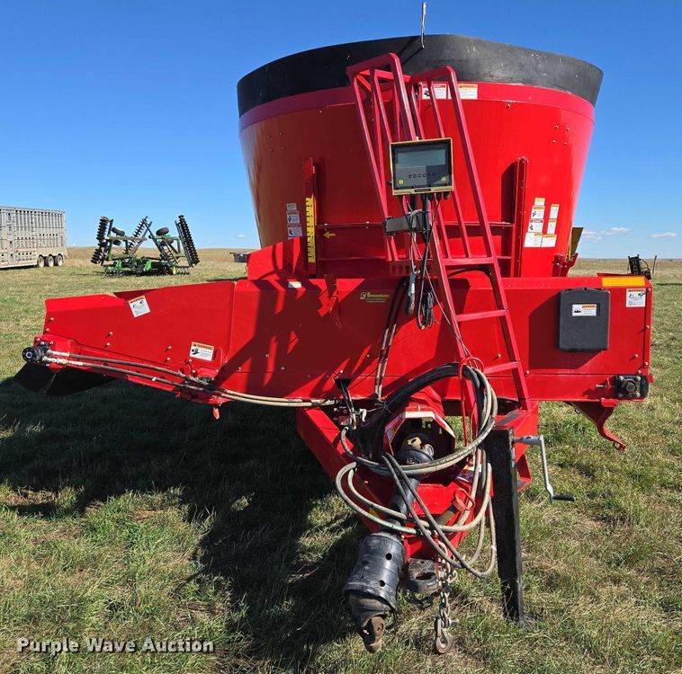 image for item DY1343 2022 NDE Co U700D feed grinder/mixer