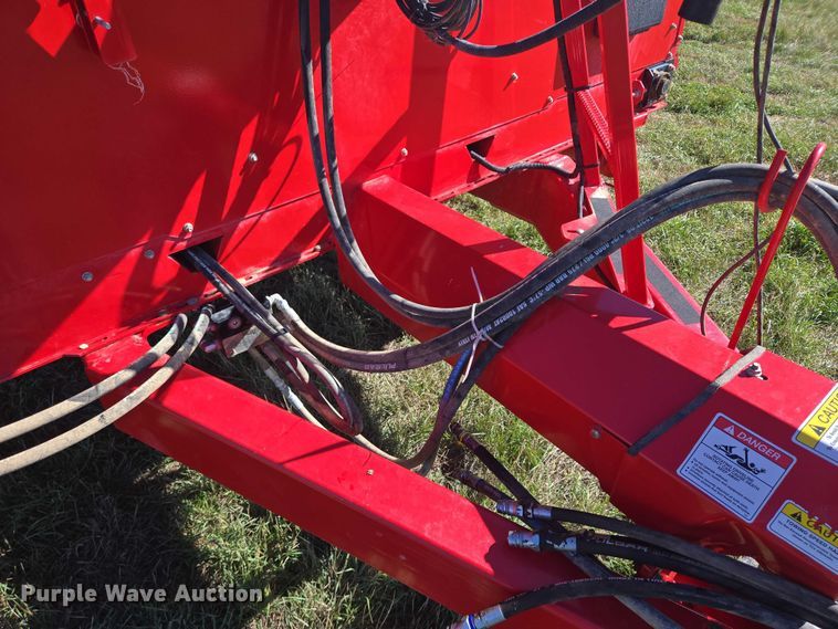 image for item DY1343 2022 NDE Co U700D feed grinder/mixer