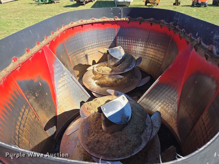 image for item DY1343 2022 NDE Co U700D feed grinder/mixer