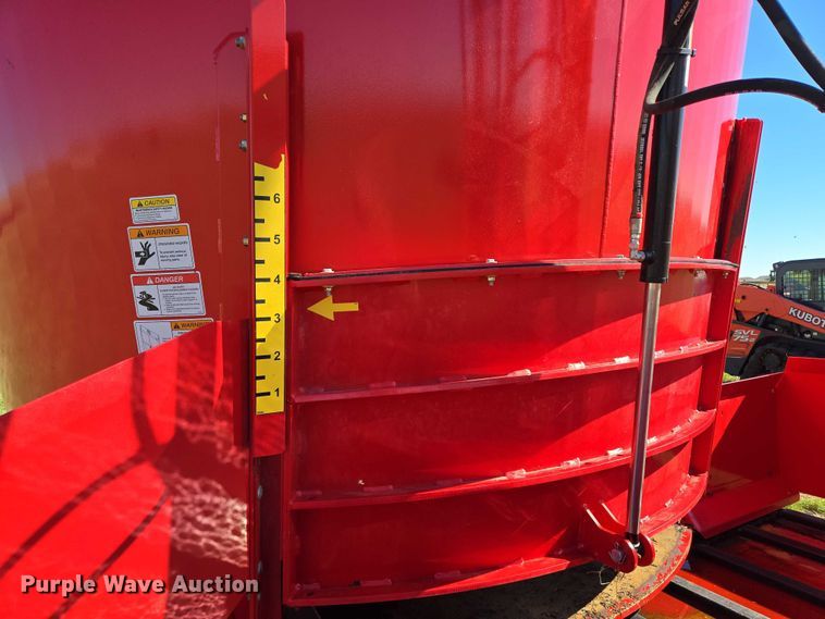 image for item DY1343 2022 NDE Co U700D feed grinder/mixer