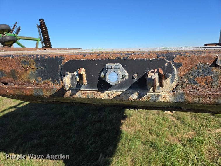 image for item DY1345 2000 Trail King LSC Series drop deck trailer