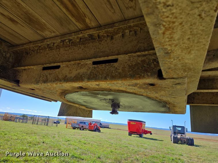 image for item DY1345 2000 Trail King LSC Series drop deck trailer