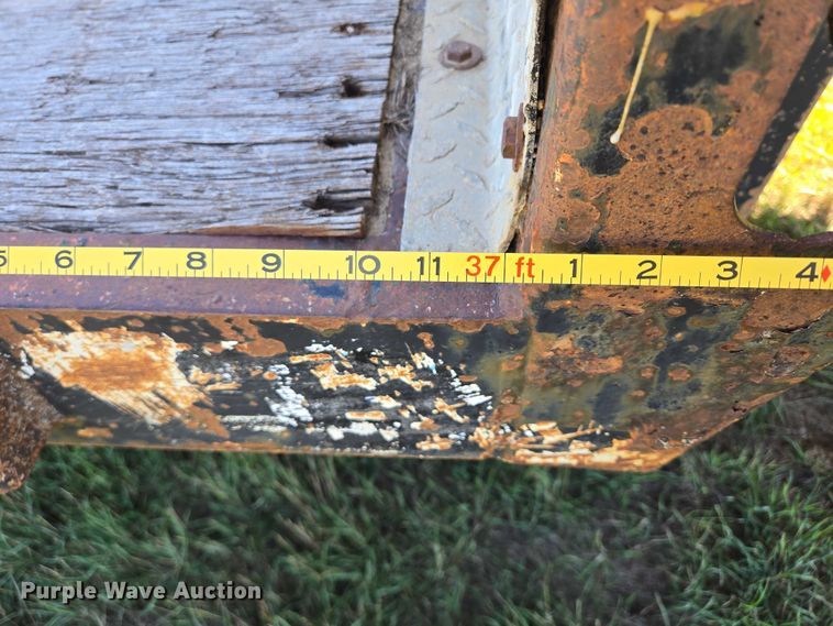 image for item DY1345 2000 Trail King LSC Series drop deck trailer