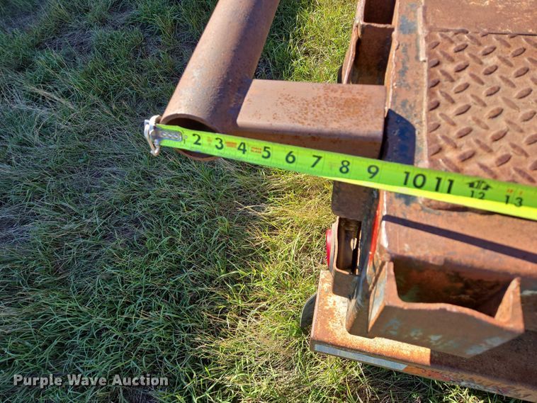 image for item DY1345 2000 Trail King LSC Series drop deck trailer