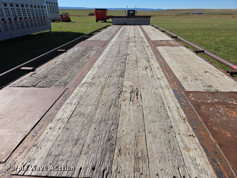 image for item DY1345 2000 Trail King LSC Series drop deck trailer