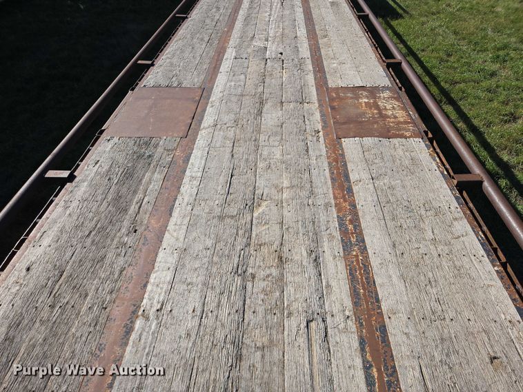 image for item DY1345 2000 Trail King LSC Series drop deck trailer