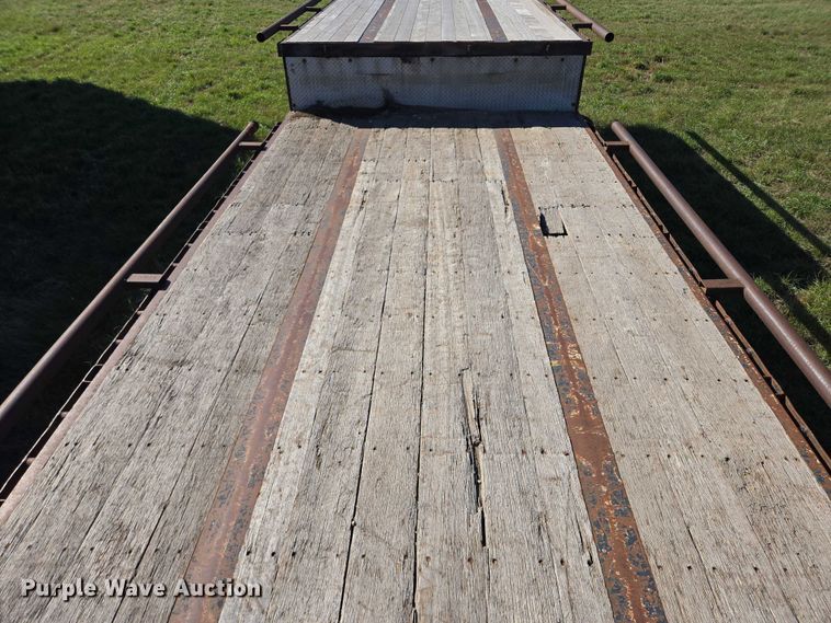 image for item DY1345 2000 Trail King LSC Series drop deck trailer