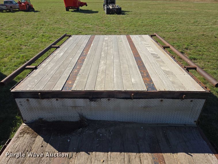 image for item DY1345 2000 Trail King LSC Series drop deck trailer