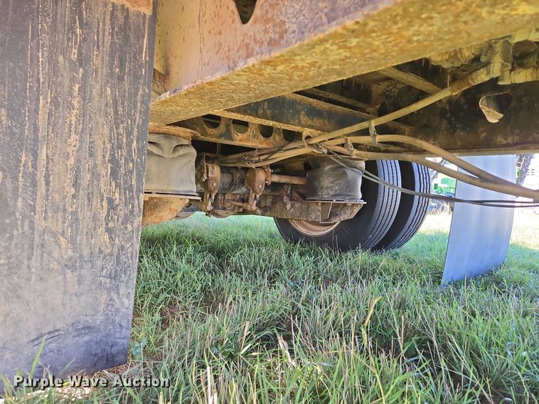 image for item DY1345 2000 Trail King LSC Series drop deck trailer