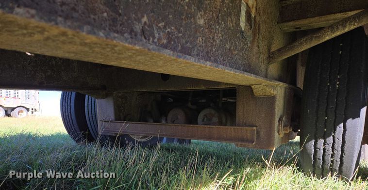 image for item DY1345 2000 Trail King LSC Series drop deck trailer