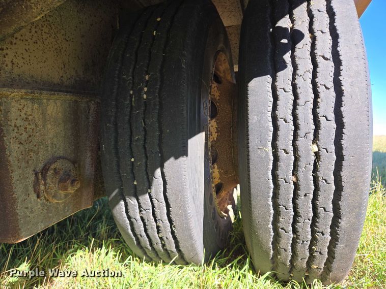 image for item DY1345 2000 Trail King LSC Series drop deck trailer