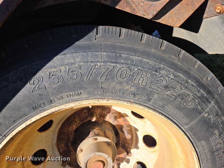 image for item DY1345 2000 Trail King LSC Series drop deck trailer