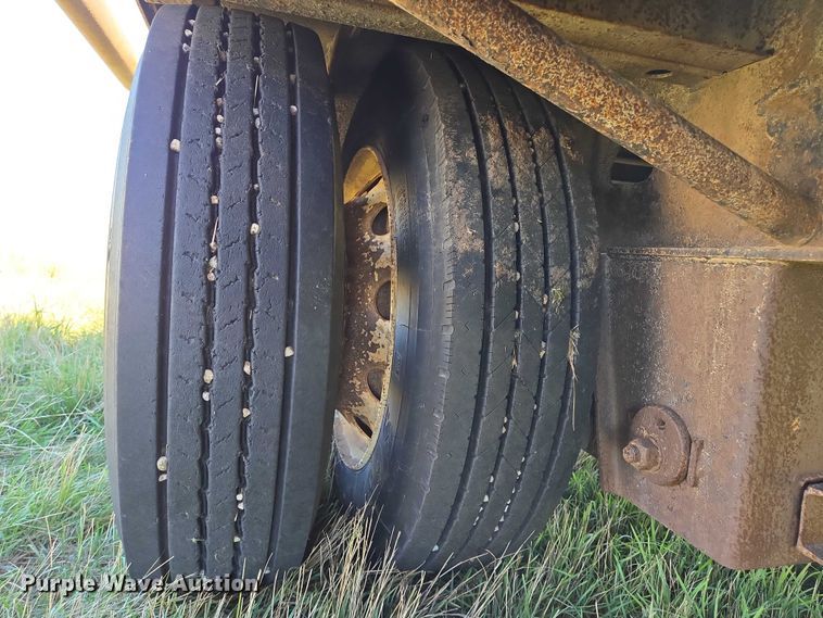 image for item DY1345 2000 Trail King LSC Series drop deck trailer