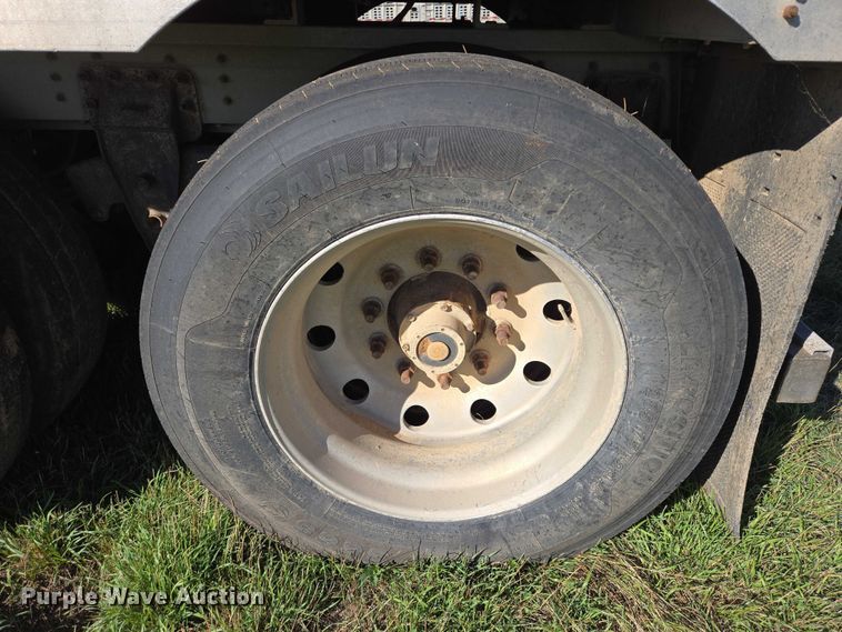 image for item DY1346 2015 Wilson PSDCL-402 livestock trailer