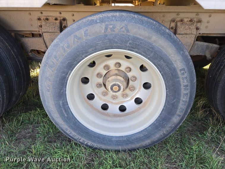 image for item DY1346 2015 Wilson PSDCL-402 livestock trailer