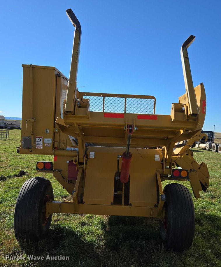 image for item DY1347 Haybuster 2660 bale processor