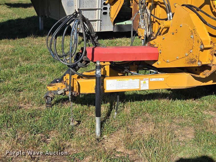 image for item DY1347 Haybuster 2660 bale processor