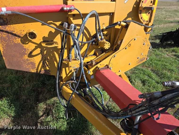 image for item DY1347 Haybuster 2660 bale processor