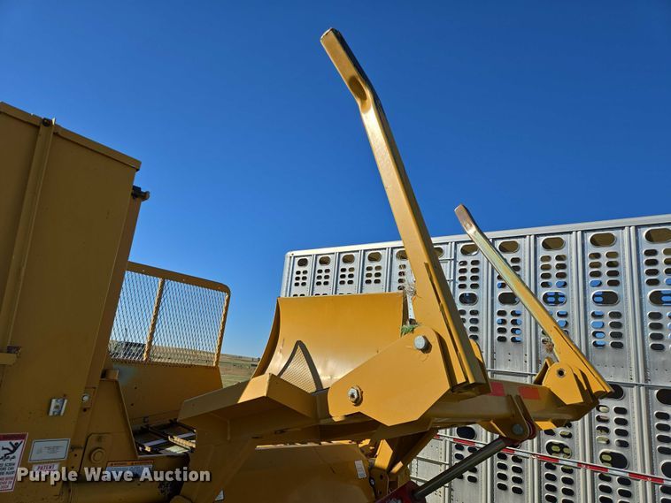 image for item DY1347 Haybuster 2660 bale processor