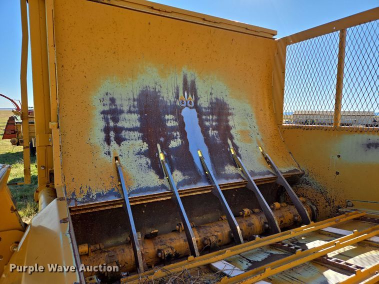 image for item DY1347 Haybuster 2660 bale processor