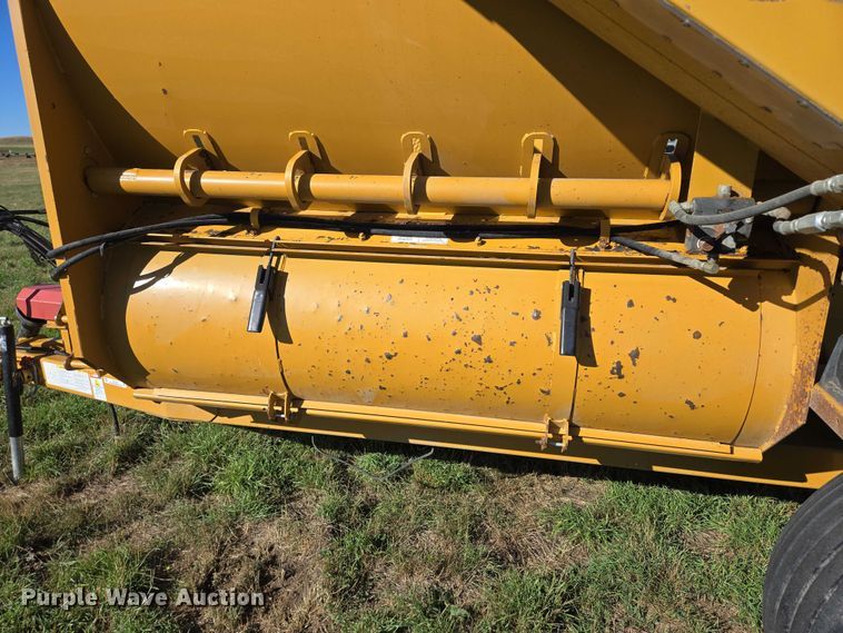image for item DY1347 Haybuster 2660 bale processor