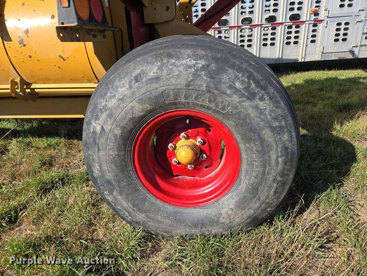 image for item DY1347 Haybuster 2660 bale processor