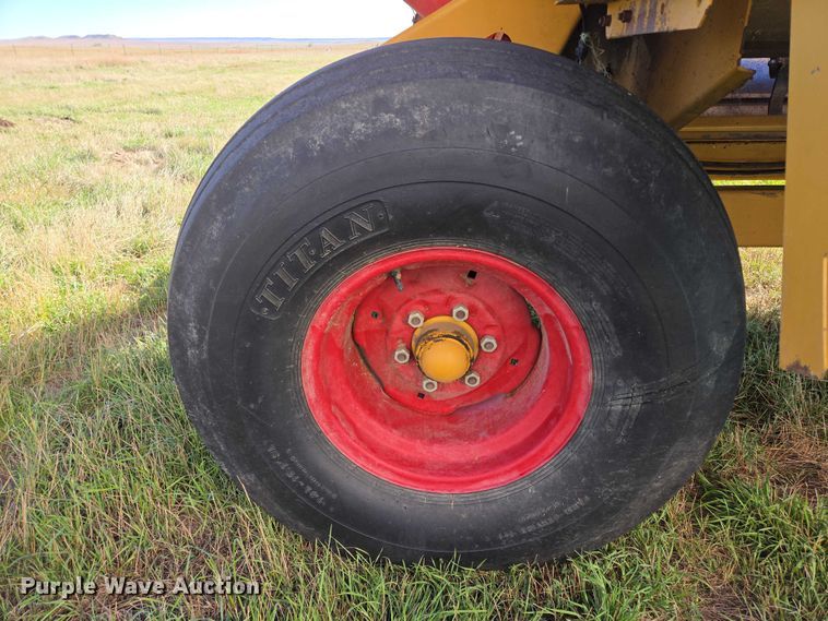 image for item DY1347 Haybuster 2660 bale processor