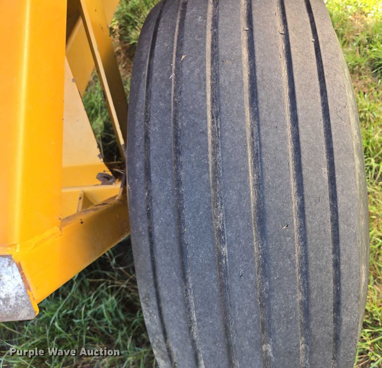 image for item DY1347 Haybuster 2660 bale processor