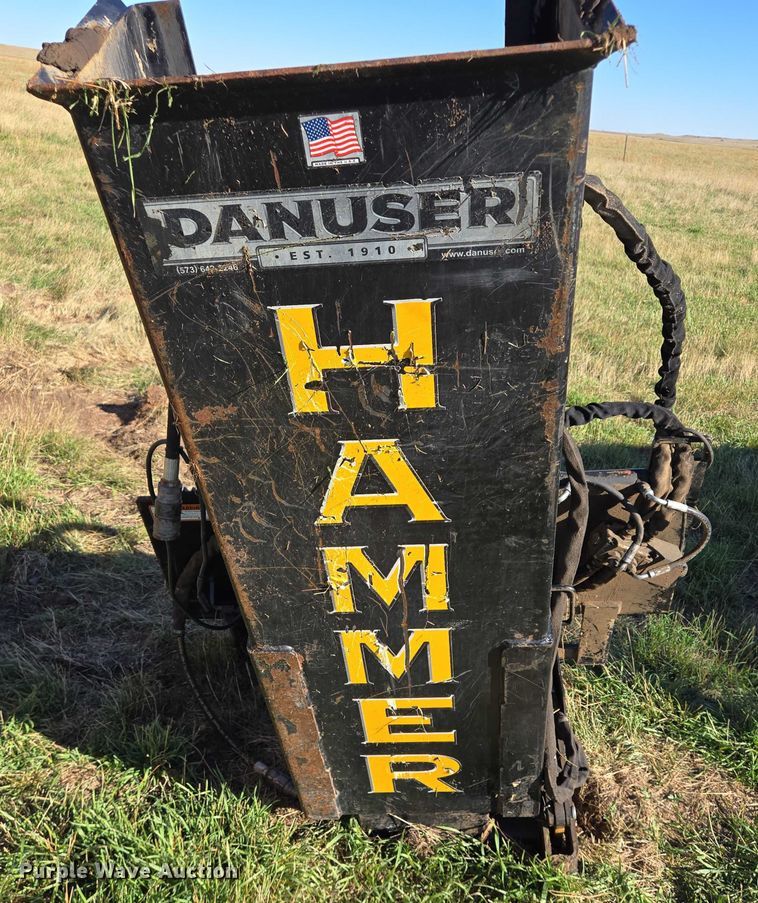 image for item DY1348 Danuser Hammer SM40 skid steer post driver