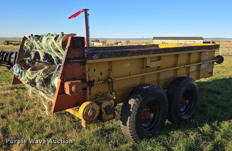 image for item DY1350 Knight 350 manure spreader