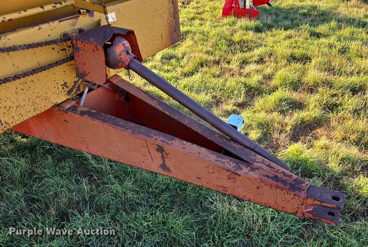 image for item DY1350 Knight 350 manure spreader