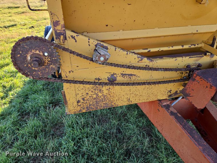 image for item DY1350 Knight 350 manure spreader