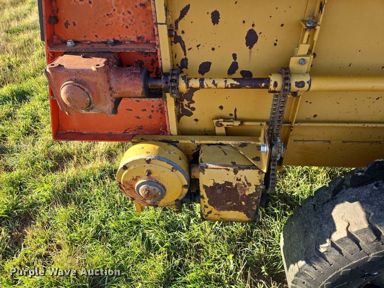 image for item DY1350 Knight 350 manure spreader