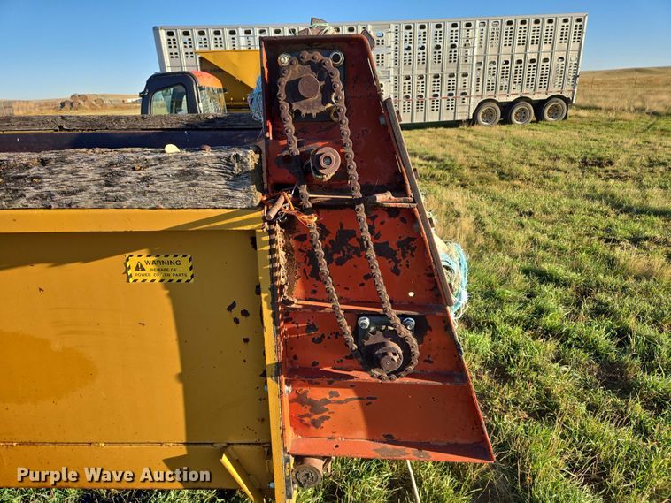 image for item DY1350 Knight 350 manure spreader