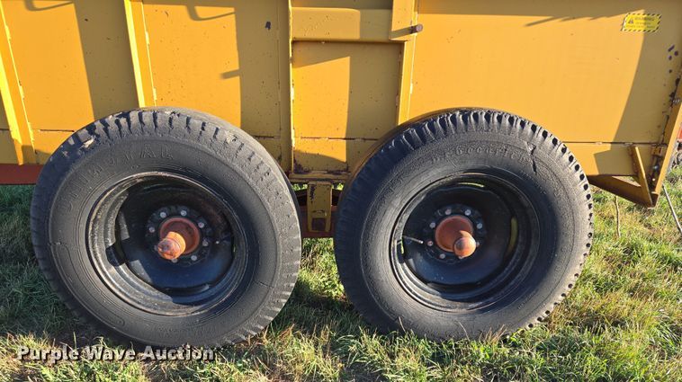 image for item DY1350 Knight 350 manure spreader