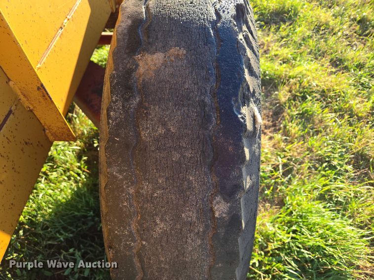 image for item DY1350 Knight 350 manure spreader