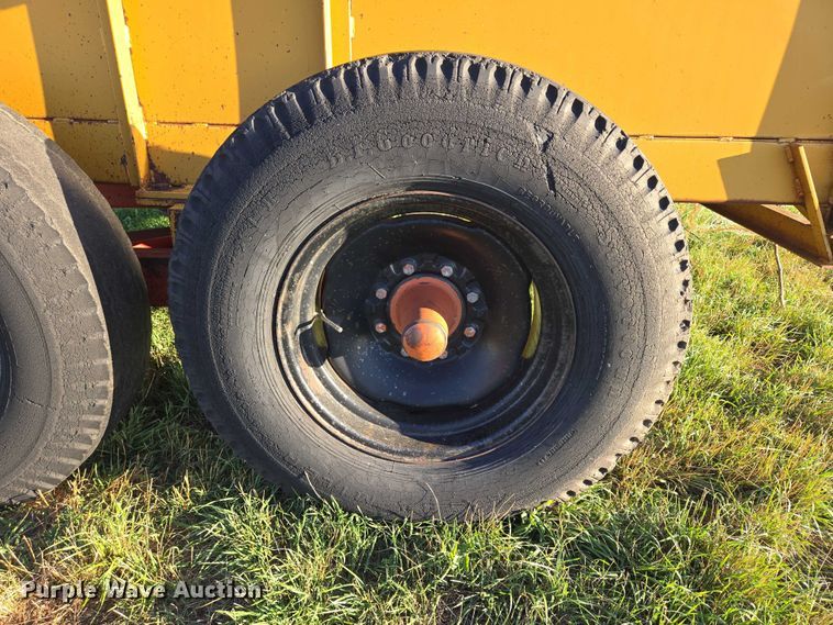 image for item DY1350 Knight 350 manure spreader