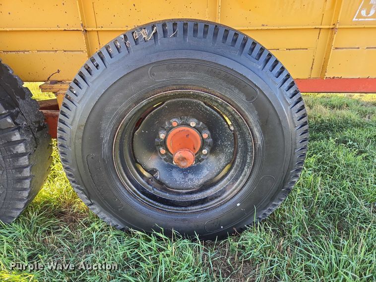 image for item DY1350 Knight 350 manure spreader