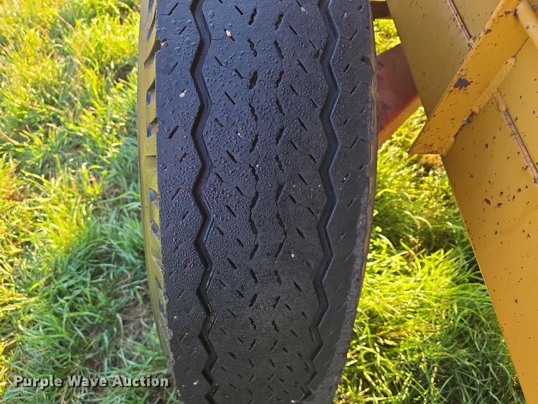 image for item DY1350 Knight 350 manure spreader