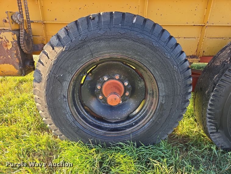 image for item DY1350 Knight 350 manure spreader