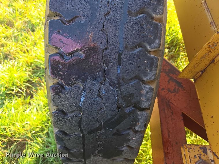 image for item DY1350 Knight 350 manure spreader