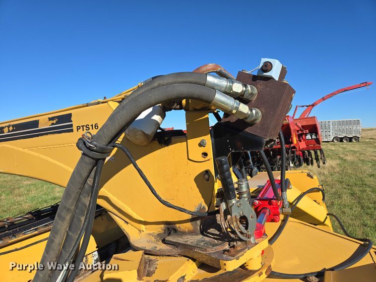 image for item DY1356 Challenger PTS16 swather / windrower