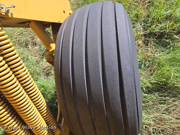 image for item DY1356 Challenger PTS16 swather / windrower