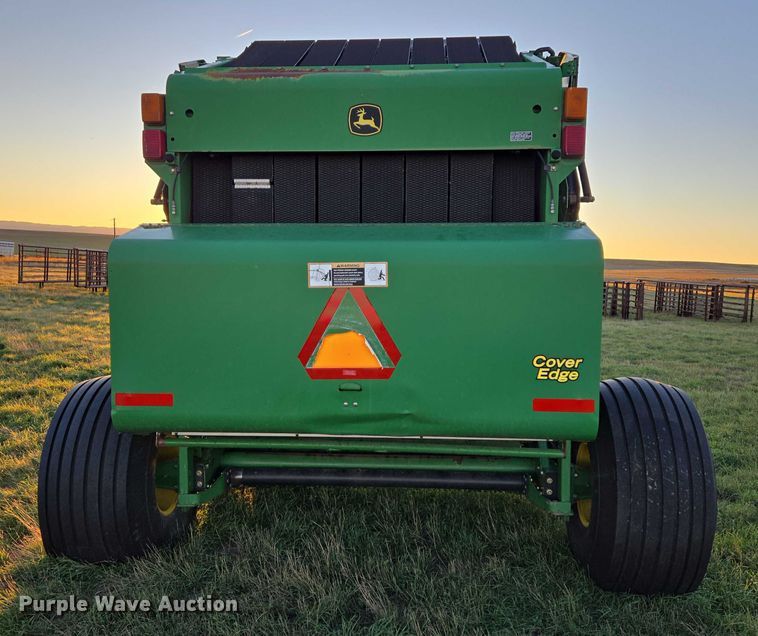 image for item DY1359 John Deere 568 Mega Wide Plus round baler