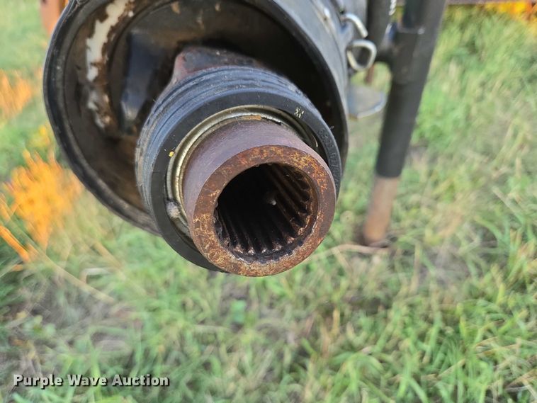 image for item DY1359 John Deere 568 Mega Wide Plus round baler