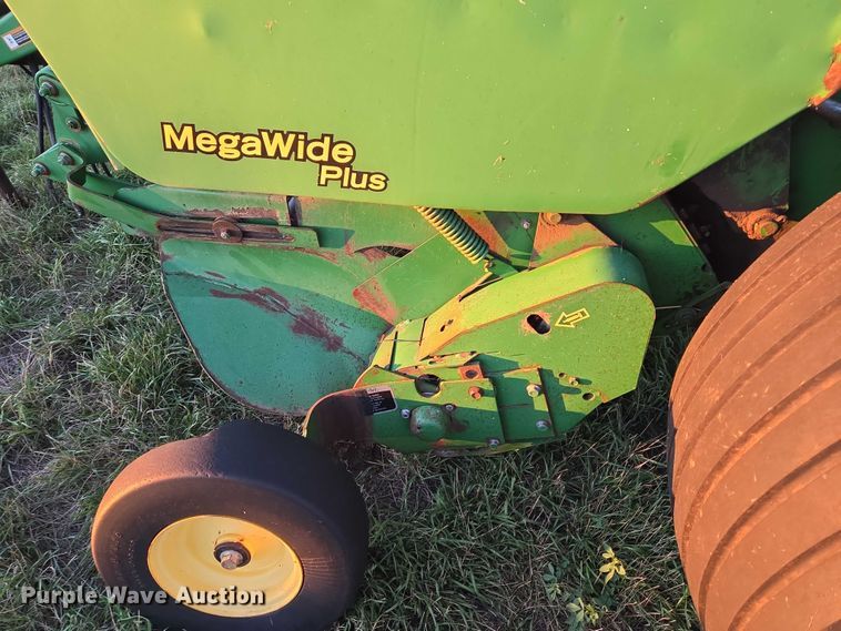 image for item DY1359 John Deere 568 Mega Wide Plus round baler