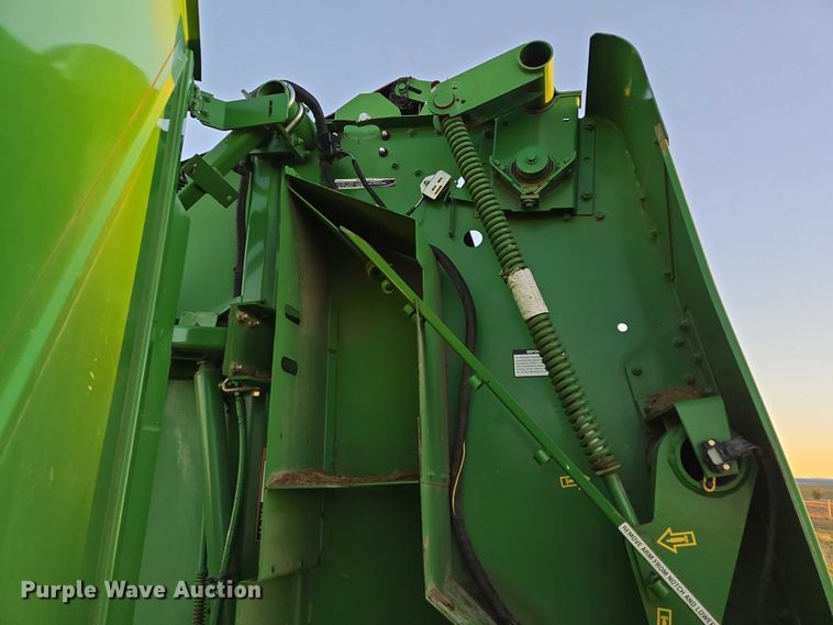 image for item DY1359 John Deere 568 Mega Wide Plus round baler