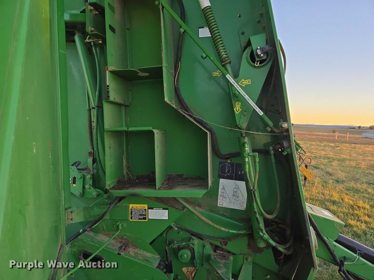 image for item DY1359 John Deere 568 Mega Wide Plus round baler